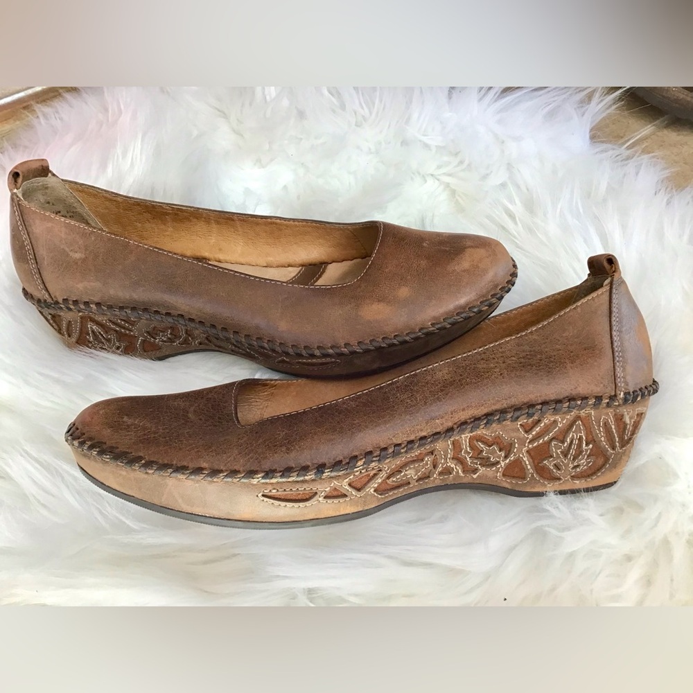 Clarks Artisan Brown Leather Ballet Flats Carved Wedge Heel Size 8 Boho Comfort - Picture 11 of 13